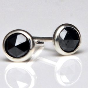 aroc_utru_studs Aroc Urtu Black Diamond Earrings